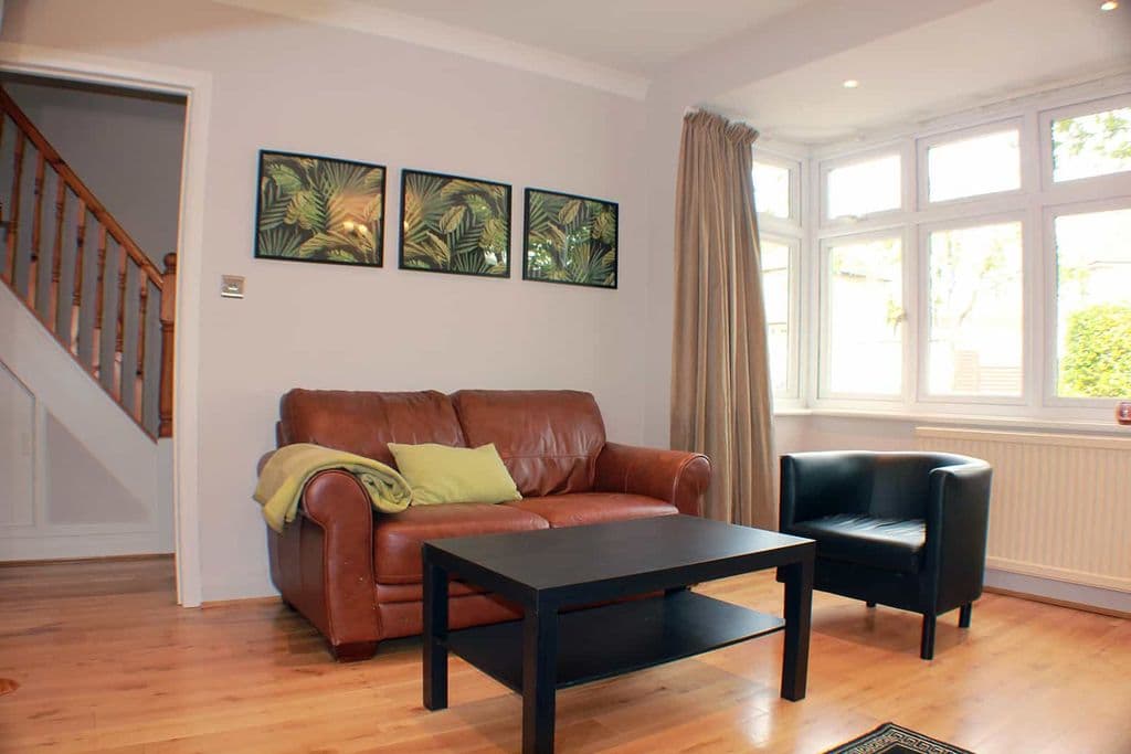 Architectural Excellence in Surrey, UK - Rent Houses and rooms with Homely Habitats